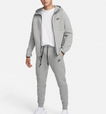 Die Nike Sportswear Tech Fleece Jogginghose – Flott unterwegs zum unschlagbaren Angebot!